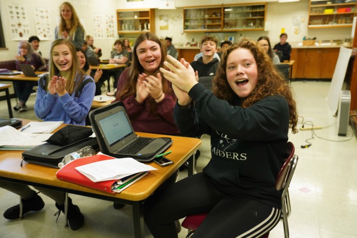 2019 OH students cheer classroom