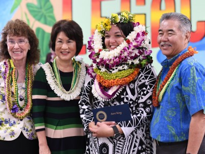 Honolulu 2018 Sara King Governor Ige leis