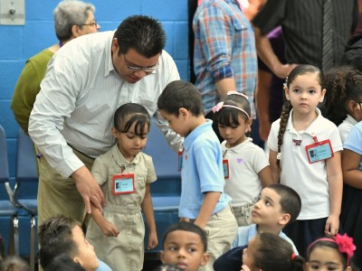 Manny Zaldivar with first graders