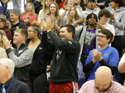 Washburn students ovation