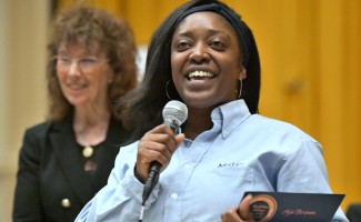 1000w Bronx 2017 Aja Brown accepts award Metrosound