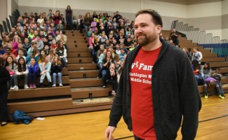 1000w Holt 2017 Neal Cronkite walks to front