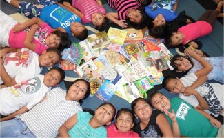 Justin Minkel Students with books home library project mea hp