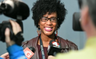 Tiffany Tynes Curry media 1000w