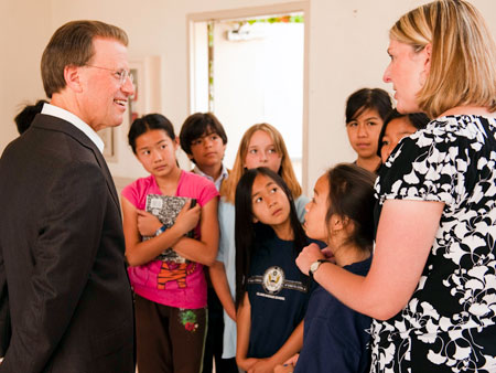 Lowell Milken, Milken Family Foundation chairman and co-founder, learns more about the project-based learning performance that Shannon Garrison (CA ’08) and her students have researched.