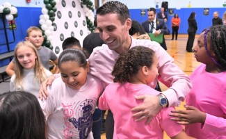 ts john melandro hugs students ScaleWidthWzcyMF0