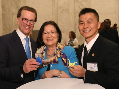 2018 CR Lowell Milken Mazie Hirono Ken Kang origami cranes