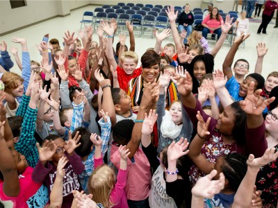 2018 Kingsland Tasha Wilson students hands up