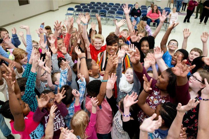 2018 Kingsland Tasha Wilson students hands up