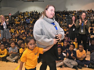 2018 Nashville Shelly Gaughan walks to front