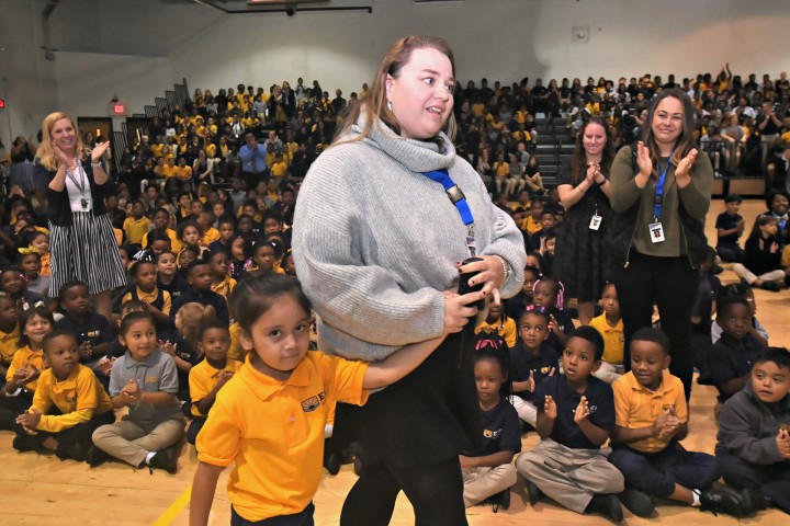 2018 Nashville Shelly Gaughan walks to front