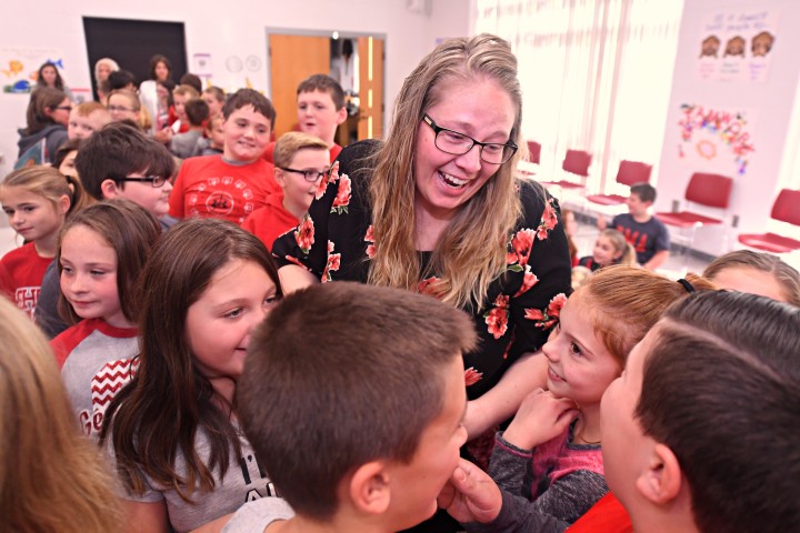 2018 Thornville Krista Trent students hug