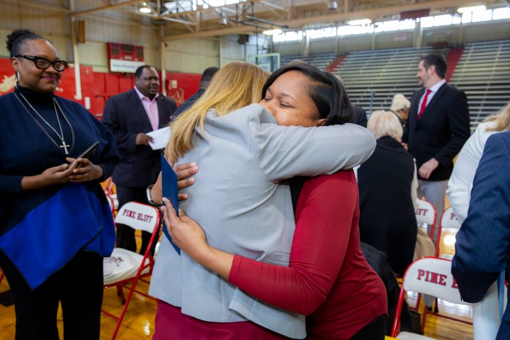 2019 AR Shalisha Thomas hug colleague