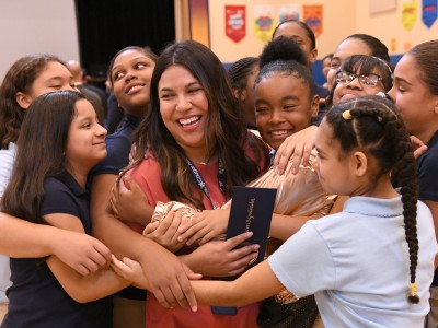 2019 CT Lauren Sepulveda students hug