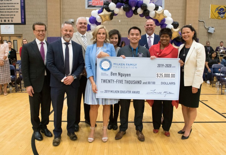 2019 Las Vegas Ben Nguyen check dignitaries