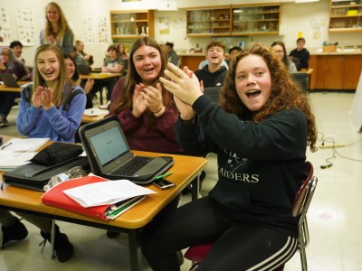 2019 OH students cheer classroom