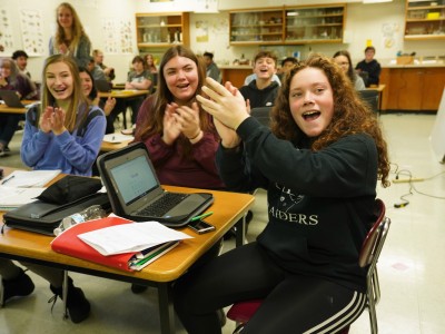 2019 OH students cheer classroom