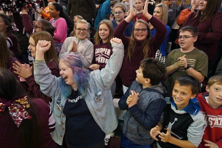 2019 OH students cheering 2