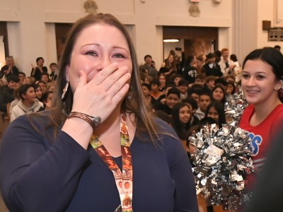 2019 TX Susan Moreno walks to front