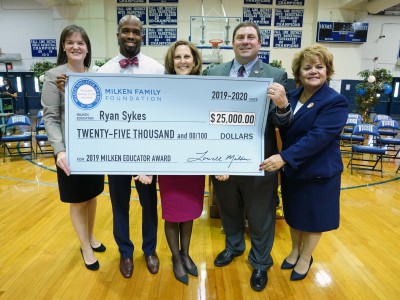 2019 VA Ryan Sykes dignitaries check