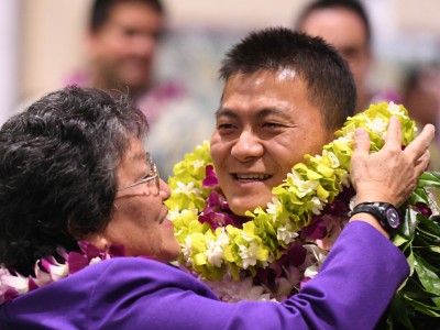 Aiea 2017 Cheryl Shintani congratulates Ken Kang