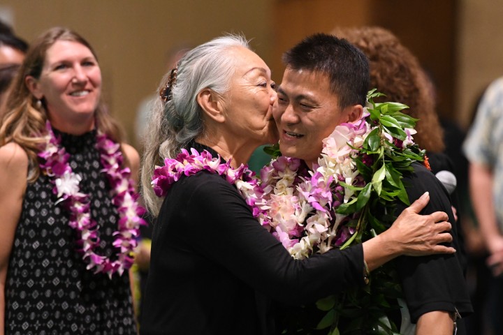 Aiea 2017 Ellen Schroeder congratulates Ken Kang