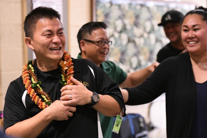 Aiea 2017 colleagues congratulate Ken Kang