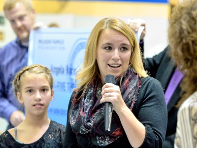 Angela Harvala accepts award