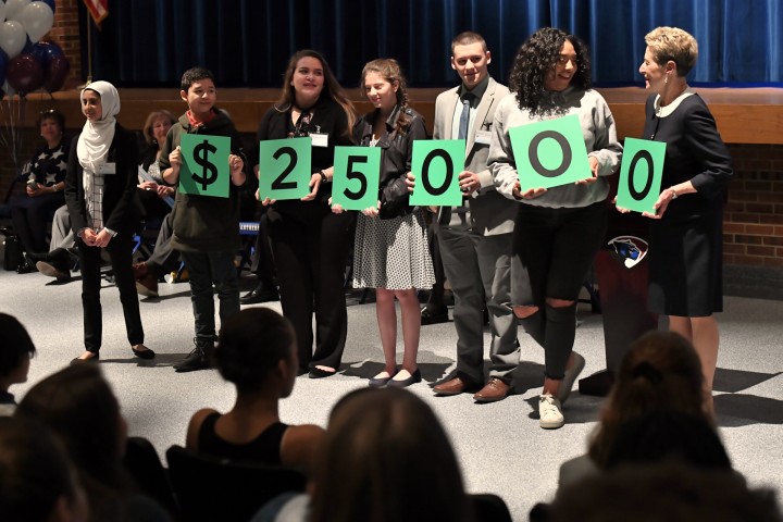 Annapolis 2017 students spell 25000