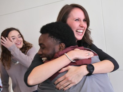 Arlington 2017 Jennifer Fuller students line up for hugs