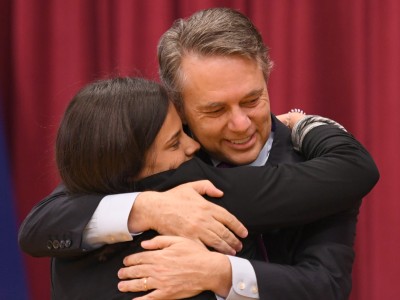Berryton 2018 Linda Dishman Jeff Colyer hug