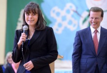 Carrie Harper accepts award from Lowell Milken
