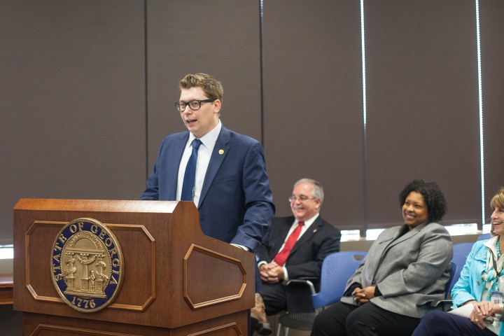 Eric Crouch obelisk presentation giving speech