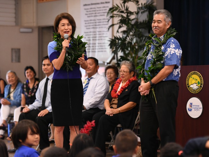 First Lady Dawn Amano Ige congratulates Kelly Sutcliffe