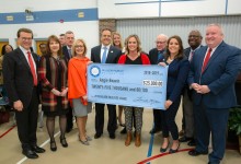 Frankfort 2018 Angie Beavin check dignitaries