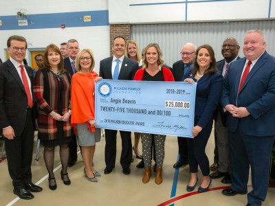 Frankfort 2018 Angie Beavin check dignitaries