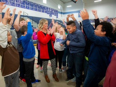 Frankfort 2018 Angie Beavin students cheering