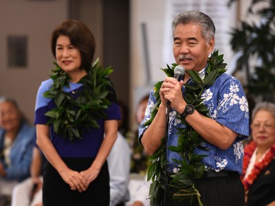 Governor David Ige congratulates Kelly Sutcliffe