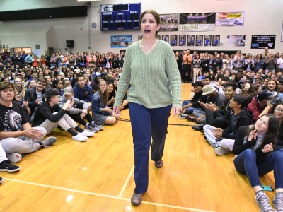 Grandview 2017 Lisa Rodgers walks to front