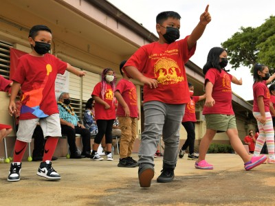 HI Kalihi Kai students dancing