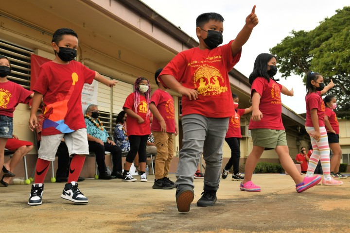 HI Kalihi Kai students dancing