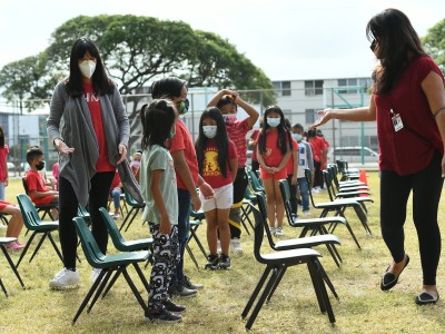 HI Kalihi Kai students file in