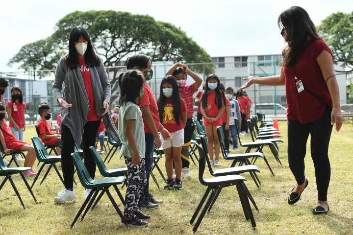 HI Kalihi Kai students file in