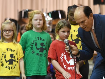 Havre de Grace students help Mike Milken