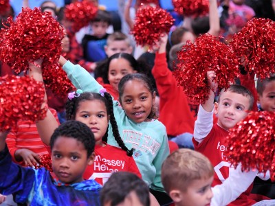 Hennessey students pompoms