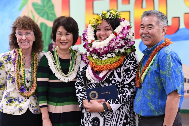 Honolulu 2018 Sara King Governor Ige leis