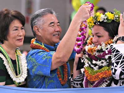 Honolulu 2018 Sara King Governor Ige one more lei