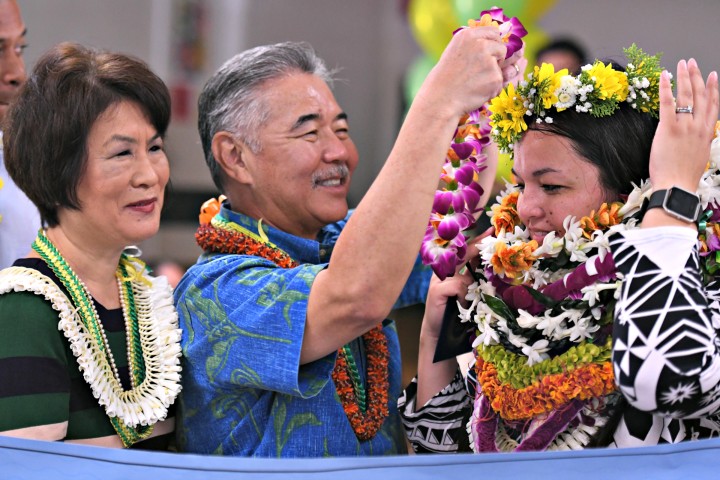Honolulu 2018 Sara King Governor Ige one more lei