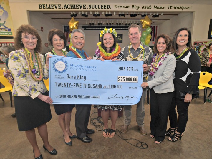 Honolulu 2018 Sara King check dignitaries