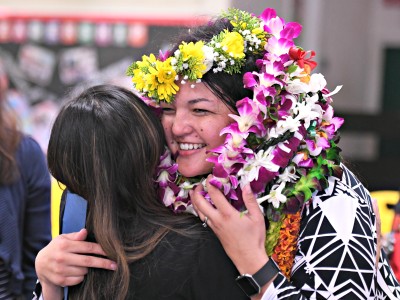 Honolulu 2018 Sara King hug